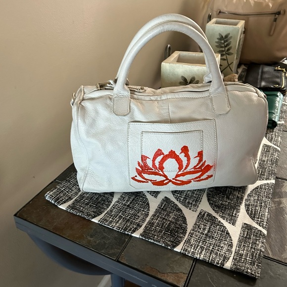 Liebeskins White with hand painted artwork on one side.. - Picture 7 of 8